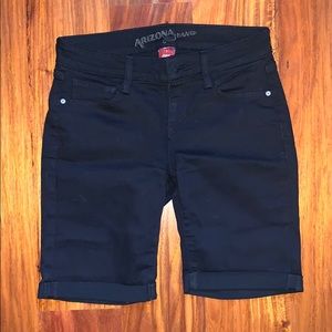 Black Bermuda shorts.